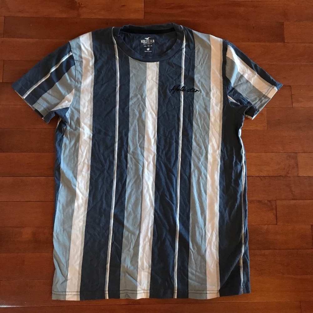Hollister Blue/White Striped T-shirt Men’s size Small